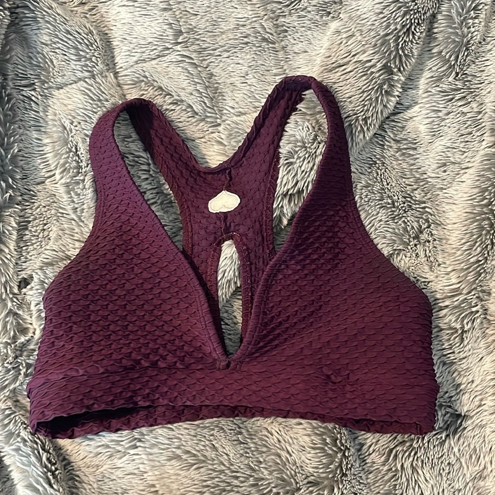 Booty by Brabants Croc V Neck Top - Picture 1 of 2